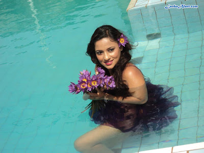 Underwater photo shoot with Udari Warnakulasooriya