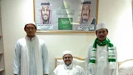 Diisyukan Ditangkap Polisi, Habib Rizieq Malah Asyik Terima Tamu Di Mekkah
