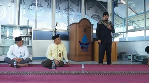 Pengajian Jumat di Masjid Atthohiriyah Perumda AM Kota Padang Bahas Pentingnya Spiritualitas Dalam Pekerjaan