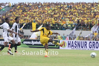 Foto Gol neme ke gawang persidafon