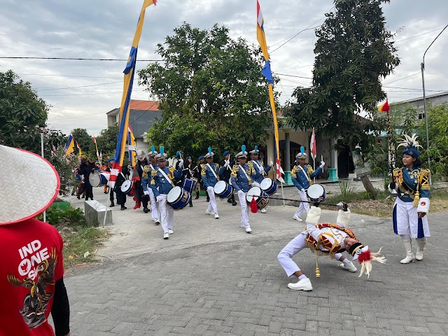 "Gita Anjara Samudera" Drumband SMK KAL-1 Getarkan Kota Lamongan