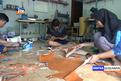 Ramadhan Kali Ini, Perajin Sandal Kulit Banjir Pesanan