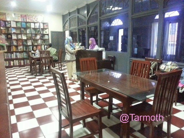 Berburu Buku English Second di BookBoss Semarang