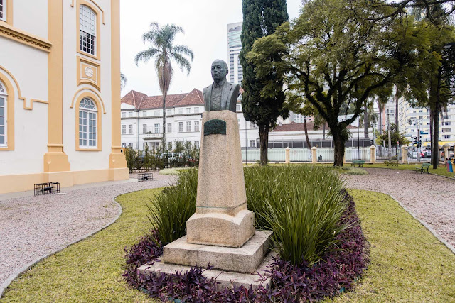 Busto em homenagem a André de Barros