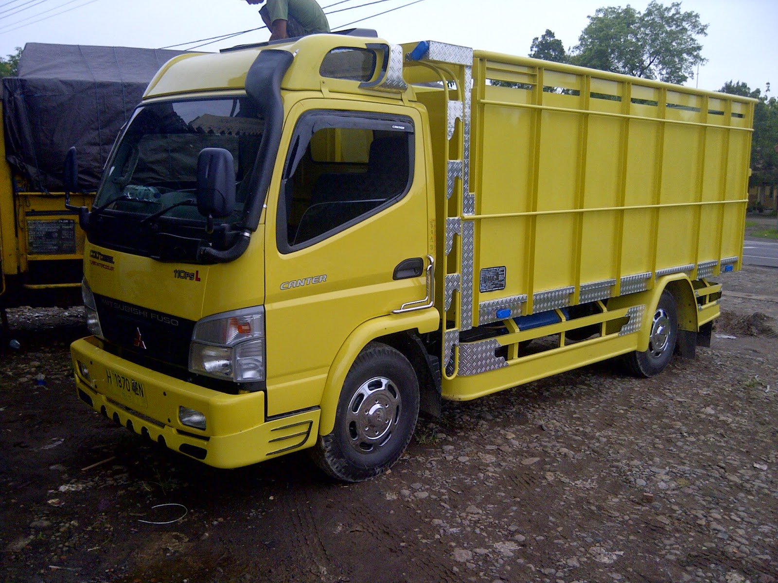 Kumpulan Modifikasi  Mobil Canter Engkel  Terbaru 