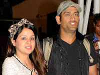 Mahendra Singh Dhoni Picture with His Wife Shakshi