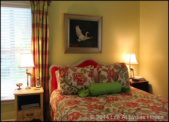 parrot lamps in bedroom 1