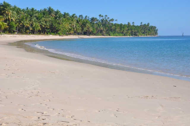 Desa Jorjoga populer dengan pantai pasir putih yang menawan dan memanjang sekitar  Fenomena Pantai Pasir Anjing - Wisata PULAU TALIABU (Provinsi Maluku Utara)