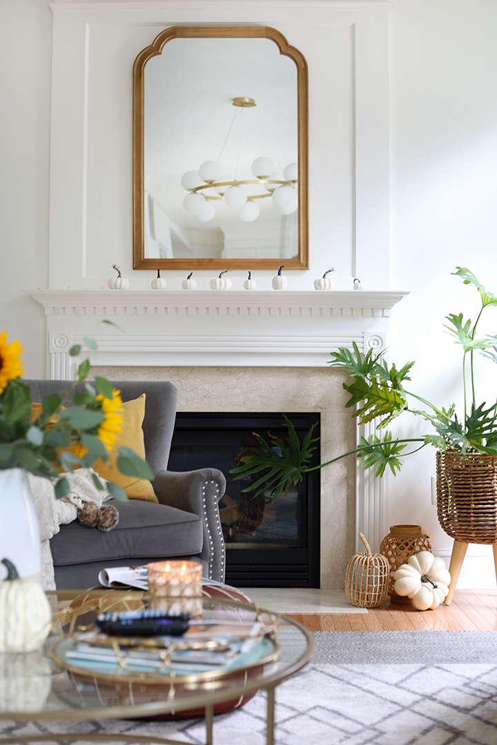 Fall mantel with mirror and little pumpkins
