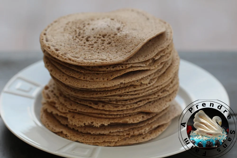 Brochettes de crêpes de sarrasin garnies de tarama au cabillaud