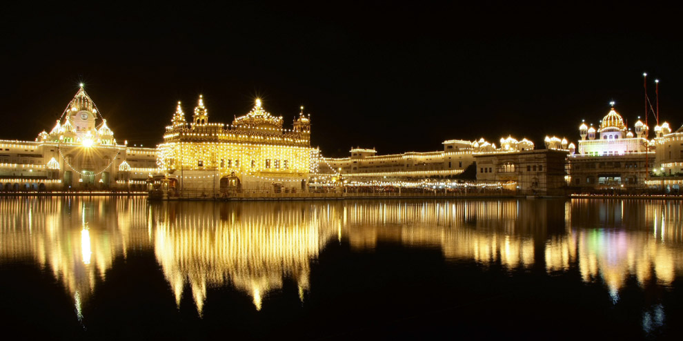 golden temple amritsar diwali. golden temple amritsar diwali.