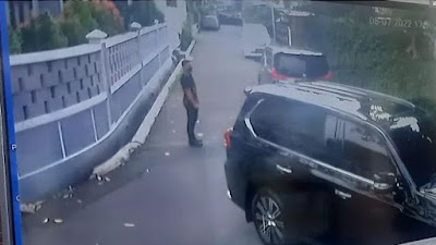 Jaksa Putar Rekaman CCTV Saat Senapan Ferdy Sambo Jatuh