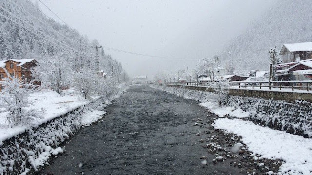 Χιόνια σε ένα από το ομορφότερα μέρη του Πόντου, το Uzungöl (Φωτο - Video)