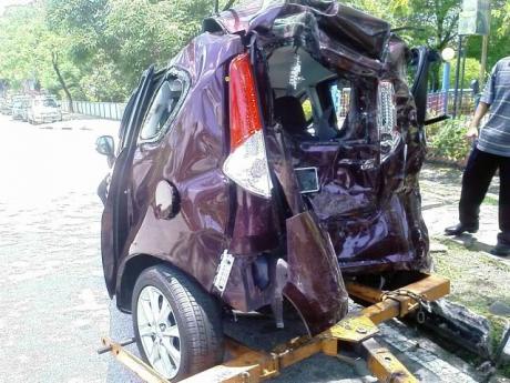 Ding Dong: Perodua Alza Accident