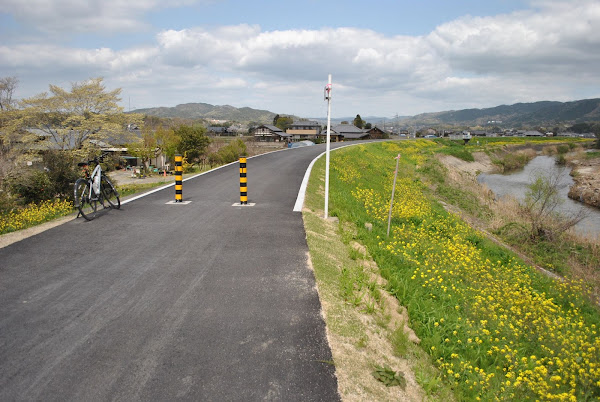 里川新機初橋より上流(右岸)通行可