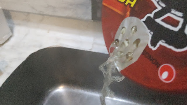 Shin Ramyun Yakisoba Cup Hot Water Drain