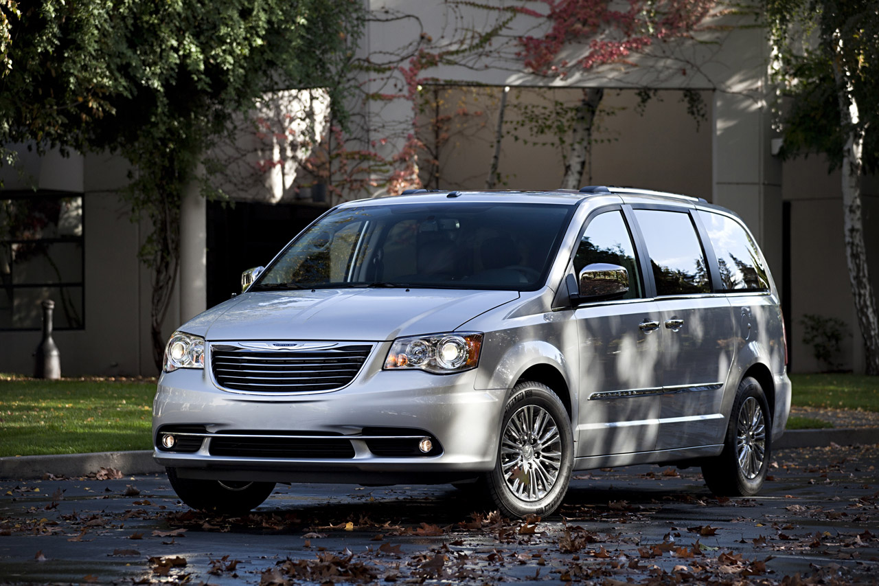CHRYSLER TOWN AND COUNTRY