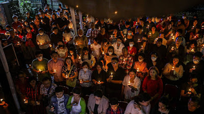 Indahnya Malam Natal di Kota Bandung Kondusif dan Khidmat