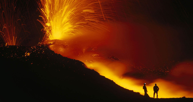 Galeri Foto Carsten Peter, Fotografer Penantang Lava Pijar [ www.BlogApaAja.com ]