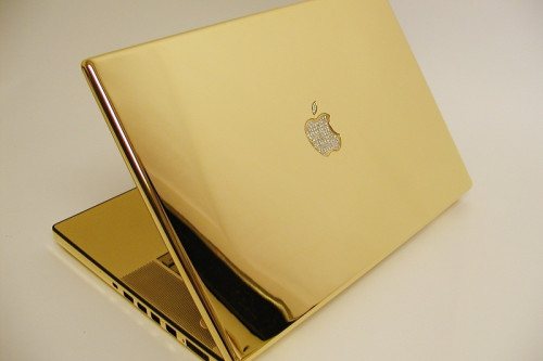 Apple MacBook Pro de oro con logo de diamantes