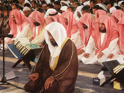 SHALAT WITIR TIGA RAKA’AT DENGAN SATU SALAM