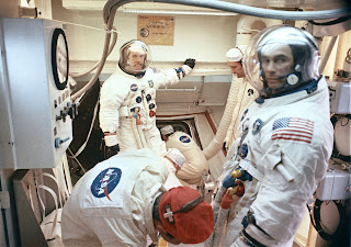 Apollo 10 Stafford ve Cernan Beyaz Odada