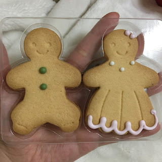 Gingerbread man and woman