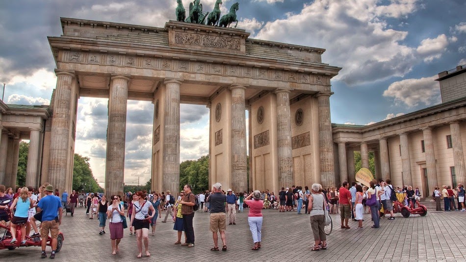 Nostalgia Melihat Tembok Berlin  25 Tahun Setelah Kejatuhan 