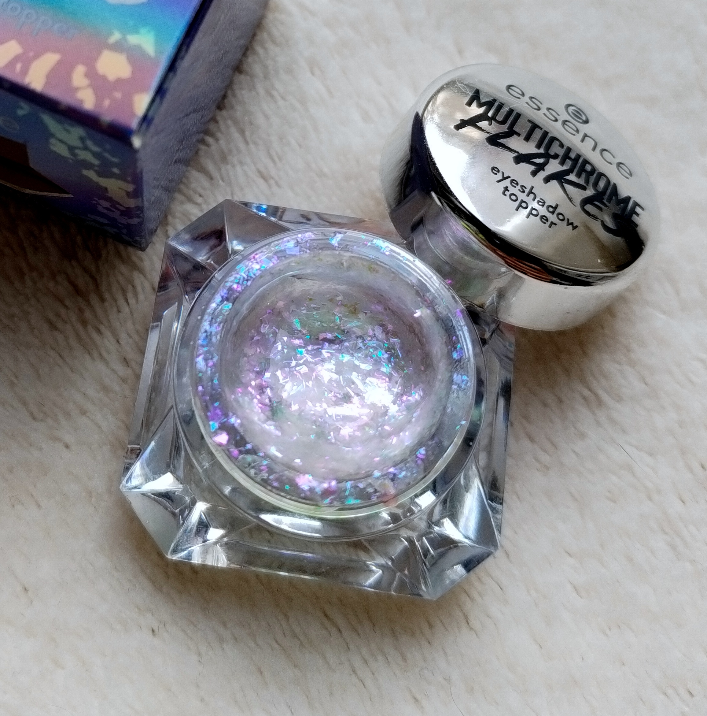 Pimper son make-up  avec les multichrome flakes de chez ESSENCE ! (dupe Danessa Myricks ?)