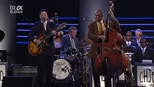 Le Clayton-Hamilton Jazz Orchestra avec John Pizzarelli