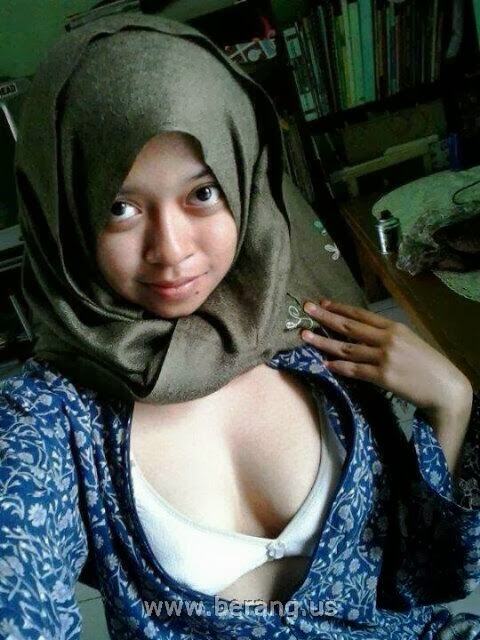 Foto Hot Cewek Berjilbab Nakal Pamer Aurat Collection