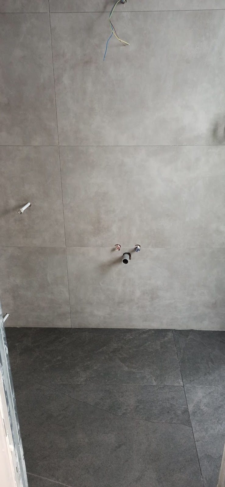 Baño con baldosa porcelanica 120*60