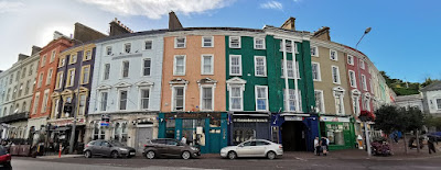 Los coloridos edificios de Cobh.