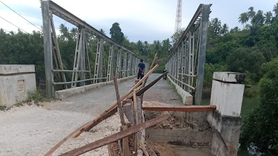 Ada Pungutan  Liar  Di jembatan Penyeberangan Antara Desa Tayadun Dan  Desa Tamit Kecamatan Bunobogu 