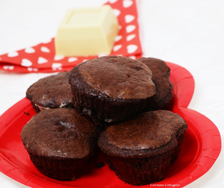 Ricetta Muffin al cacao con cuore al cioccolato bianco