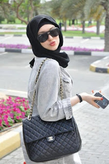 Gaya Hijab Simple Hitam