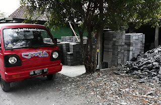 Pabrik pemotongan batu alam candi dan pembuatan batu candi alur, untuk tempel dinding rumah, dinding pagar dan dinding taman