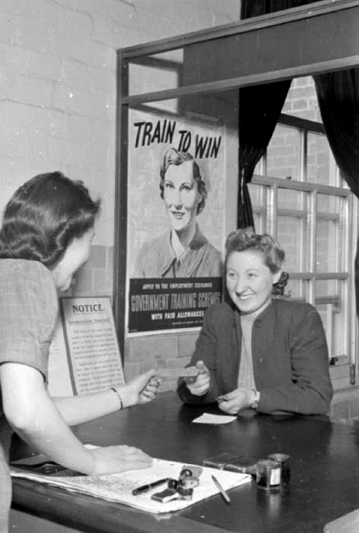 The Butterfly Balcony - Picture Posts - A Girl Joins Up - Women in Wartime The Butterfly Balcony - Picture Posts - A Girl Joins Up - Women in Wartime