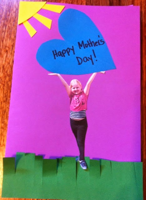 http://easypreschoolcraft.blogspot.ca/2014/03/mothers-day-photo-card-craft.html