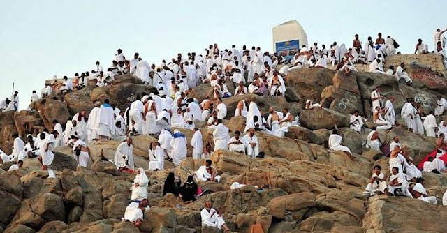 Last _Sermon _at _Arafat _Mountain _during _Hajj  _Prophet _Muhammad's _(PBUH)