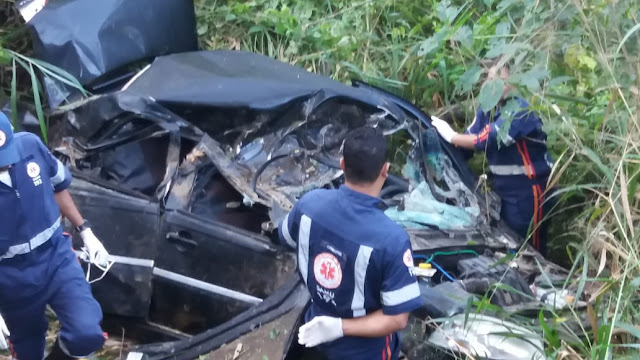 Sudoeste baiano: Carro cai em ribanceira, deixa uma mulher morta e dois feridos