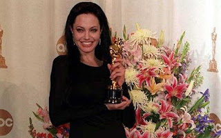 Angelina Jolie with her Oscar Award