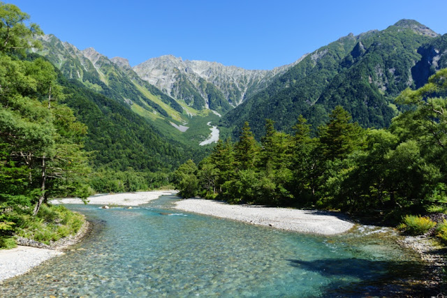 河童橋からの梓川と穂高連峰～上高地（長野）