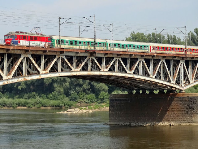 Remont mostu Średnicowego w Warszawie.