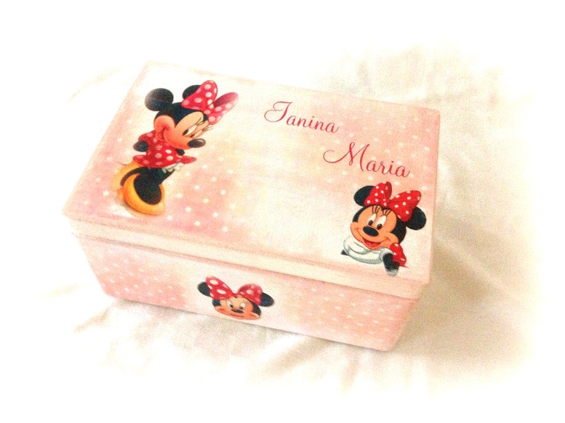 http://le-cose-animate.blogspot.ro/2014/10/the-minnie-box-cutie-personalizata.html