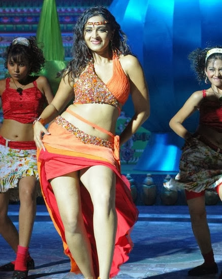 Actress Anushka Shetty Hot Sexy Navel Show Pictures