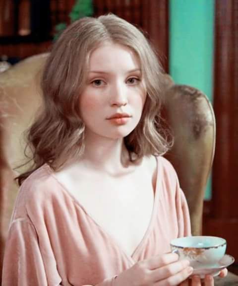 Australian Actress Emily Browning dp