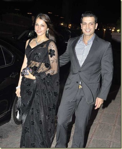 Stars_at_Fardeen_Khan_s_sister_Laila_Khan_wedding_reception_12_