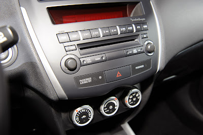 mitsubishi asx radio- music system