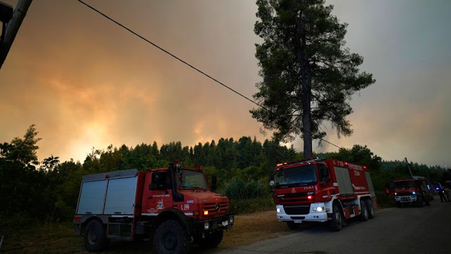 Σε εξέλιξη η φωτιά στην Ανατολική Μάνη